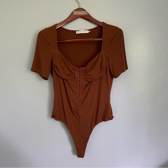 EUC Beautiful Comfy Soft Hook and Eye Corset Style Short Sleeve Thong Bodysuit - Picture 10 of 14